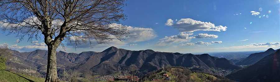 Ampia vista panoramica da Zergnone sulla conca di Zogno